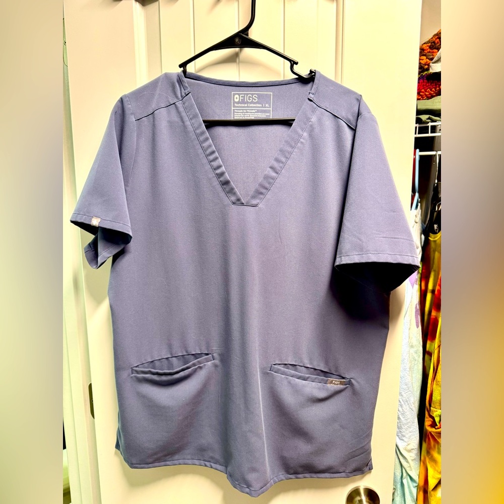 Women’s Figs Scrub Top
